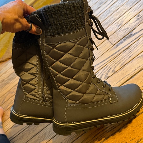 Women\'s Quilted Grey Lace-Up Boots sz 7.5